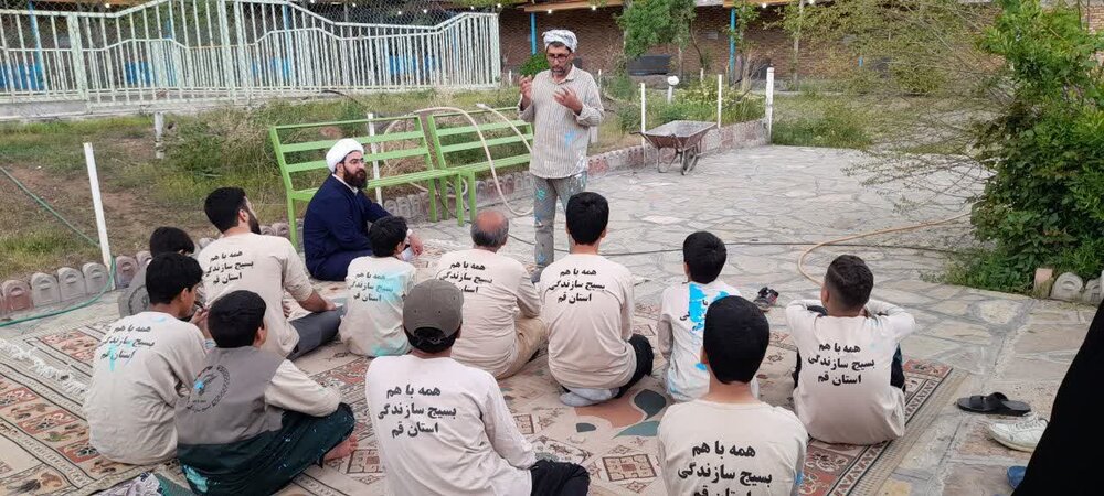 تابستان متفاوت دهه هشتادی‌های قمی با رنگ‌آمیزی مدارس