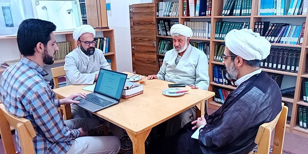 برگزاری جلسات دفاع پایان‌نامه‌های پایه ششم مدرسه علمیه مصلی یزد+تصاویر