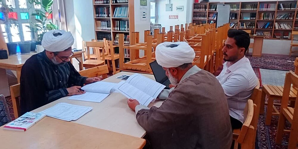 برگزاری جلسات دفاع پایان‌نامه‌های پایه ششم مدرسه علمیه مصلی یزد