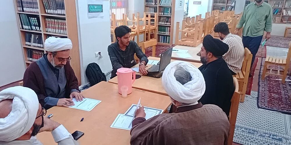 برگزاری جلسات دفاع پایان‌نامه‌های پایه ششم مدرسه علمیه مصلی یزد