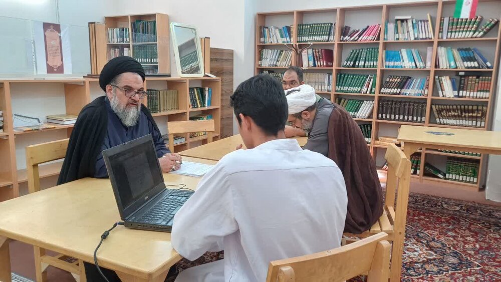 برگزاری جلسات دفاع پایان‌نامه‌های پایه ششم مدرسه علمیه مصلی یزد