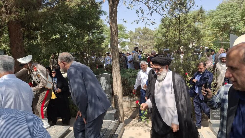 تجدید میثاق خواهران طلبه مدارس علمیه خواهران استان تهران با شهدای ۱۷ شهریور+ تصاویر