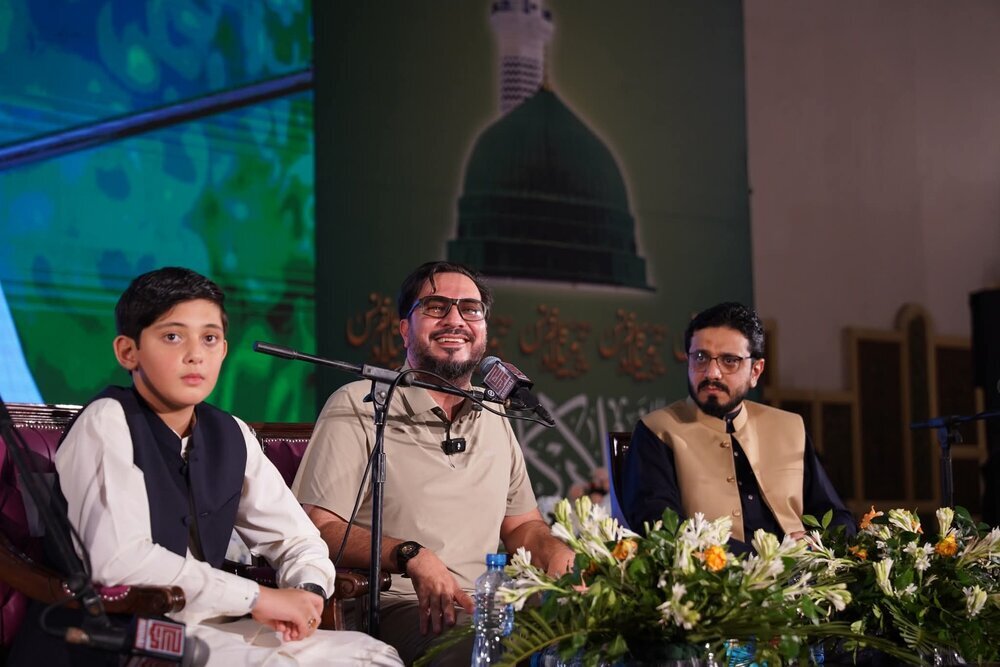 Wasomaji wa Qur'ani wa Kiirani wang'ara katika Kongamano la Arobaini na Mbili la Kimataifa la Maulidi ya Mtume (S.A.W) huko Lahore, Pakistan