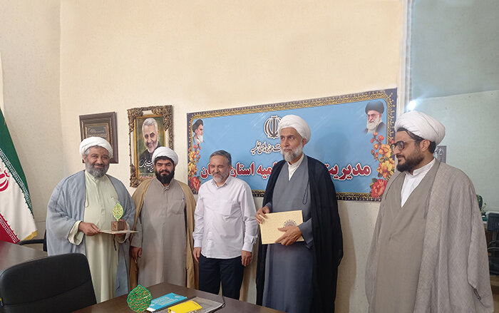 مجوز گروه‌های جهادی حوزه علمیه استان سمنان اعطا شد