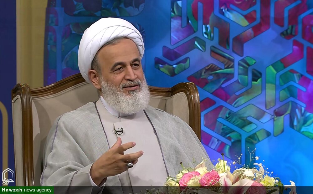 خداوند متعال به خاطر چهره پیامبر(ص) جهان را آفرید