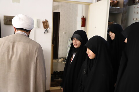 تصاویر/ دیدار مسئول دفتر امور اجتماعی و سیاسی حوزه‌های علمیه با خانواده شهید اقتدار رضا جان نثار حسینی