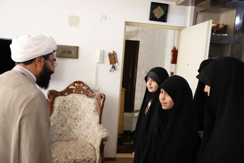 تصاویر/ دیدار مسئول دفتر امور اجتماعی و سیاسی حوزه‌های علمیه با خانواده شهید اقتدار رضا جان نثار حسینی