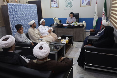 تصاویر/ نشست تخصصی مدیرکل اوقاف و امور خیریه هرمزگان و اساتید حوزه علمیه استان هرمزگان