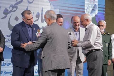 تاویر/جتماع پرشور یاوران ظهور در کاشان؛ تجدید میثاق ورزشکاران با آرمان شهدا