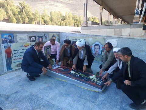 تصاویر عطرافشانی ضریح مطهر امامزاده عبدالله(ع) خرم آباد در اولین روز از هفته وقف