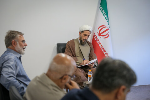 تصاویر / دیدار جمعی از فعالان عرصه امر به معروف ونهی از منکر با امام جمعه قزوین