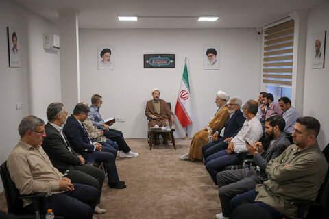 تصاویر / دیدار جمعی از فعالان عرصه امر به معروف ونهی از منکر با امام جمعه قزوین