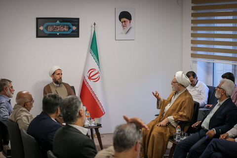 تصاویر / دیدار جمعی از فعالان عرصه امر به معروف ونهی از منکر با امام جمعه قزوین