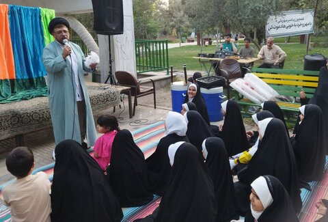تصاویر/ مدرسه علمیه امام صادق(ع) طرح «گوهرشاد» را همزمان با هفته وحدت اجرا کرد