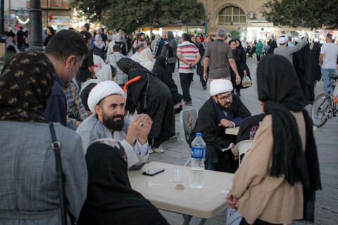 تصاویر/راه‌اندازی ۱۰ میز مشاوره مردمی در همدان توسط معاونت تبلیغ مدرسه علمیه آیت‌الله آخوند