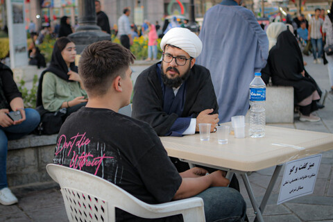 تصاویر/راه‌اندازی ۱۰ میز مشاوره مردمی در همدان توسط معاونت تبلیغ مدرسه علمیه آیت‌الله آخوند