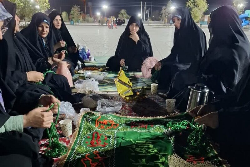 دورهمی صمیمانه طلاب مدرسه علمیه تخصصی فاطمه‌الزهرا(س) اردکان در جوار تربت شهید گمنام