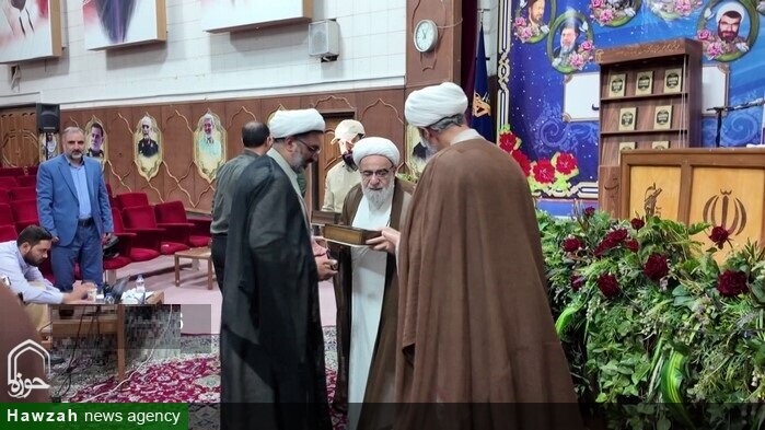 تقدیر از نویسندگان کتاب مع الرکب الحسینی در قم