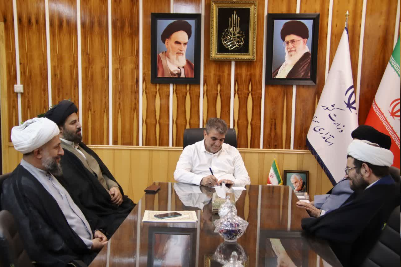 دیدار معاونین مرکز خدمات حوزه‌های علمیه کشور با استاندار سمنان + عکس