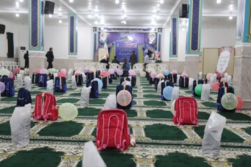 توزیع هزار بسته کیف و نوشت‌افزار به یاد شهدا در فامنین