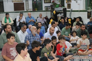 تصاویر/ برگزاری همایش یاوران وقف و مراسم غبارروبی و عطرافشانی آستان مقدس امامزاده علی اکبر (ع) مهدی‌شهر