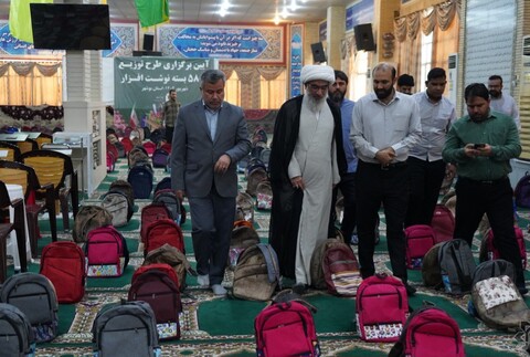 تصاویر/ توزیع ۵۸۰۰ بسته نوشت‌افزار در آستانه آغاز سال تحصیلی جدید در بوشهر