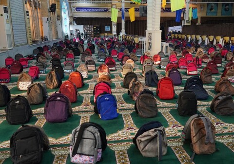 تصاویر/ توزیع ۵۸۰۰ بسته نوشت‌افزار در آستانه آغاز سال تحصیلی جدید در بوشهر