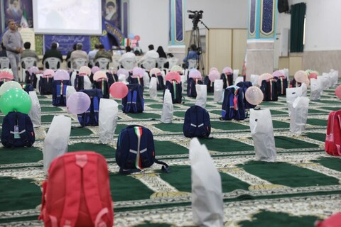  اهدای بیش از ۲هزار بسته لوازم‌التحریر به دانش‌آموزان نیازمند شهرستان دیر