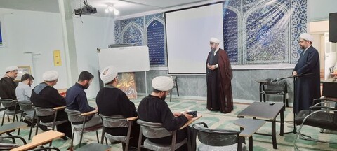 تصاویر/برگزاری دوره «نقد تصوف» در دزفول