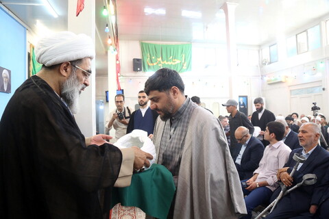 تصاویر / مراسم عمامه گذاری طلاب توسط آیت الله فاضل لنکرانی در روز میلاد پیامبر (ص)