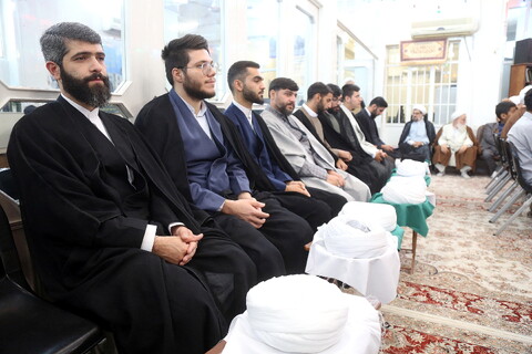 تصاویر / مراسم عمامه گذاری طلاب توسط آیت الله فاضل لنکرانی در روز میلاد پیامبر (ص)