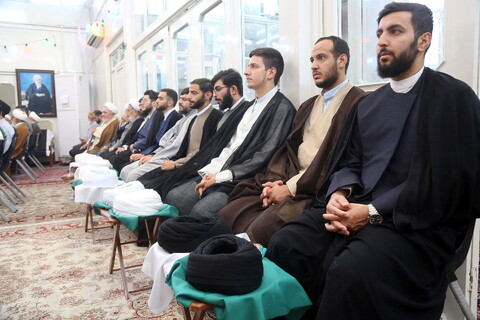 تصاویر / مراسم عمامه گذاری طلاب توسط آیت الله فاضل لنکرانی در روز میلاد پیامبر (ص)