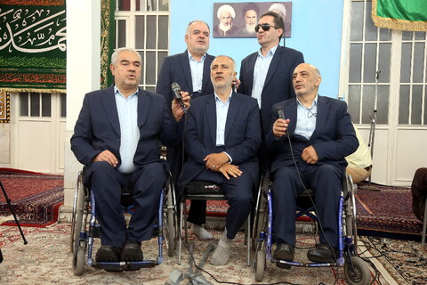 تصاویر / مراسم عمامه گذاری طلاب توسط آیت الله فاضل لنکرانی در روز میلاد پیامبر (ص)