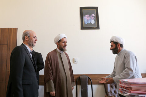 تصاویر / حضور نماینده ولی فقیه در استان قزوین  در دادسرای عمومی و انقلاب قزوین