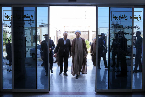 تصاویر / حضور نماینده ولی فقیه در استان قزوین  در دادسرای عمومی و انقلاب قزوین