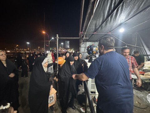 تصاویر / توزیع ۴۰ هزار فلافل نذری به مناسبت میلاد پیامبر رحمت و امام جعفر صادق (ع) در قم