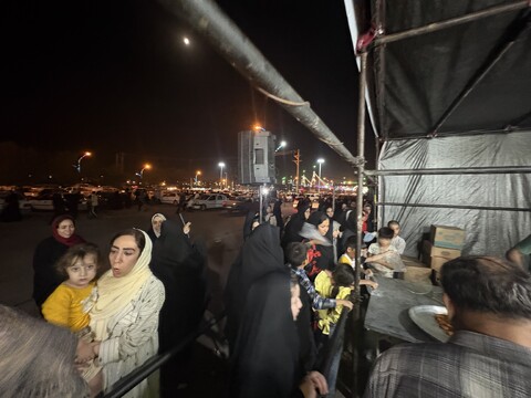 تصاویر / توزیع ۴۰ هزار فلافل نذری به مناسبت میلاد پیامبر رحمت و امام جعفر صادق (ع) در قم