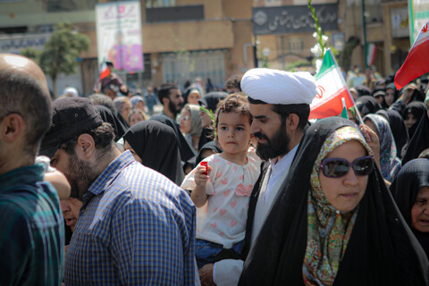 تصاویر/شادپیمایی بخشی از طلاب و روحانیون همدانی از حوزه علمیه آیت الله آخوند تا میدان امام خمینی همدان