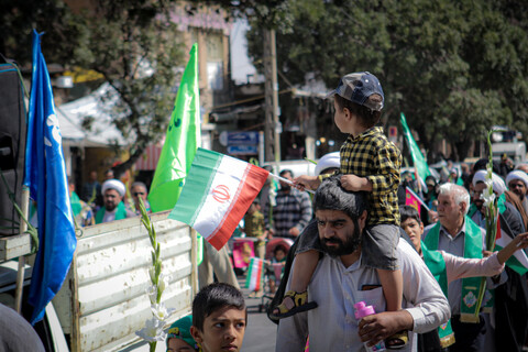 تصاویر/شادپیمایی بخشی از طلاب و روحانیون همدانی از حوزه علمیه آیت الله آخوند تا میدان امام خمینی همدان