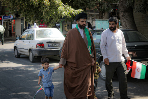 تصاویر/شادپیمایی بخشی از طلاب و روحانیون همدانی از حوزه علمیه آیت الله آخوند تا میدان امام خمینی همدان