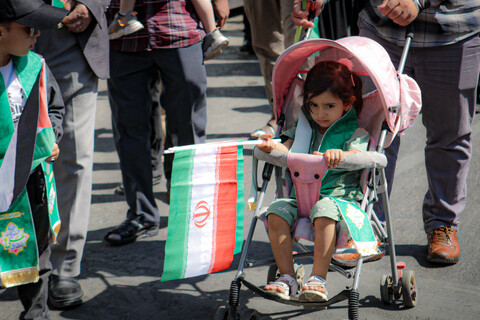 تصاویر/شادپیمایی بخشی از طلاب و روحانیون همدانی از حوزه علمیه آیت الله آخوند تا میدان امام خمینی همدان