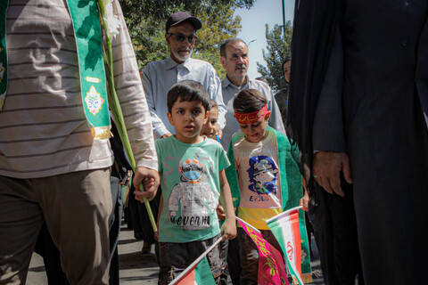 تصاویر/شادپیمایی بخشی از طلاب و روحانیون همدانی از حوزه علمیه آیت الله آخوند تا میدان امام خمینی همدان