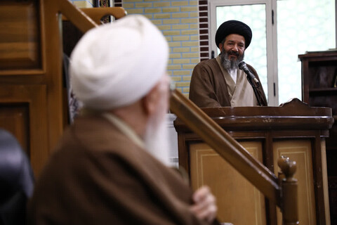 تصاویر/ مراسم عمامه گذاری جمعی از طلاب توسط آیت الله العظمی جوادی آملی در سالروز 17 ربیع الاول
