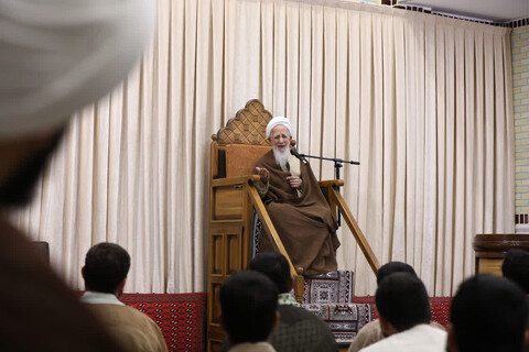 تصاویر/ مراسم عمامه گذاری جمعی از طلاب توسط آیت الله العظمی جوادی آملی در سالروز 17 ربیع الاول