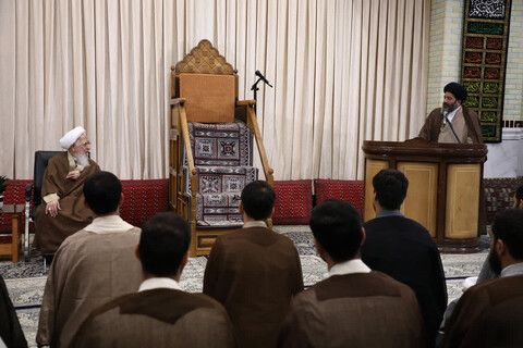 تصاویر/ مراسم عمامه گذاری جمعی از طلاب توسط آیت الله العظمی جوادی آملی در سالروز 17 ربیع الاول
