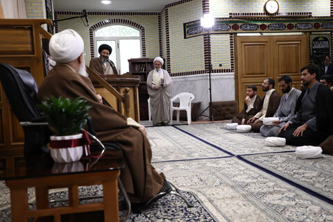 تصاویر/ مراسم عمامه گذاری جمعی از طلاب توسط آیت الله العظمی جوادی آملی در سالروز 17 ربیع الاول