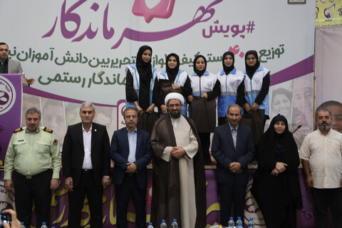 تصاویر / توزیع 4هزار بسته کیف و لوازم تحریر بین دانش‌آموزان نیازمند همدانی