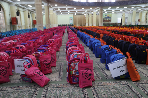 تصاویر / توزیع 4هزار بسته کیف و لوازم تحریر بین دانش‌آموزان نیازمند همدانی