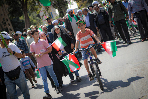 تصاویر/شادپیمایی مردم همدان از میدان امام خمینی همدان به سمت میدان امامزاده عبدالله