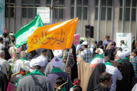 تصاویر/شادپیمایی مردم همدان از میدان امام خمینی همدان به سمت میدان امامزاده عبدالله